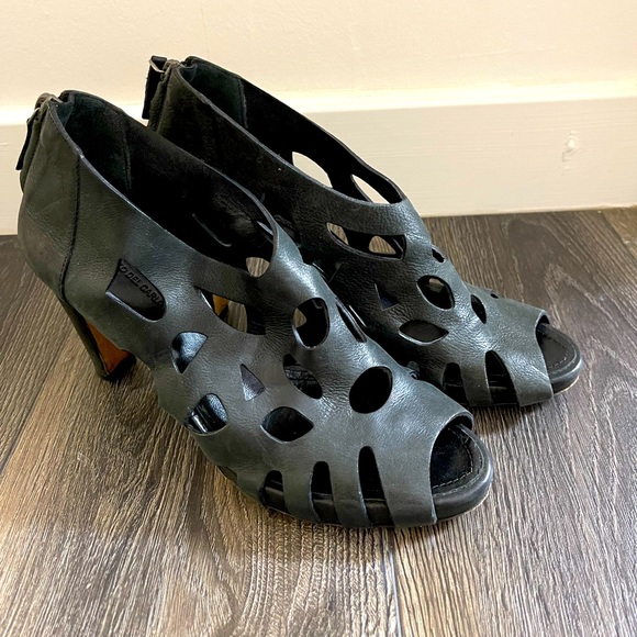 Roberto Del Carlo Black Leather Heeled Sandals